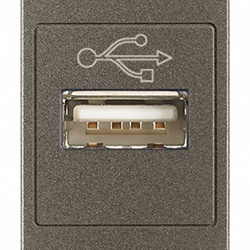 Presa USB Metal morsetti a vite per installazioni standard