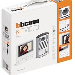 Kit videocitofono Classe100 V16B monofamiliare con display 5” colori e pulsantiera IP54 per controllo accessi residenziale