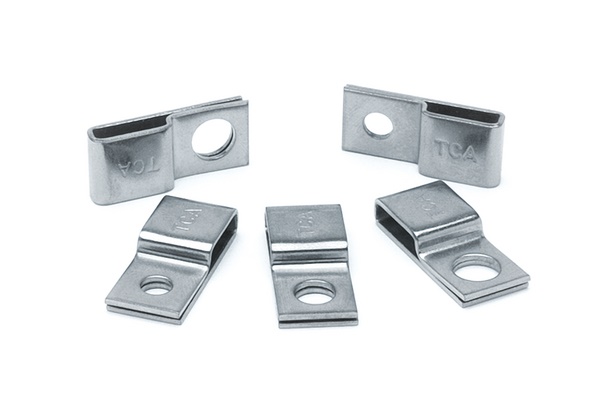 Basetta inox AISI 316 fissaggio doppio vie vite ø4,2 per fascette inox fino 10mm uso industriale e navale