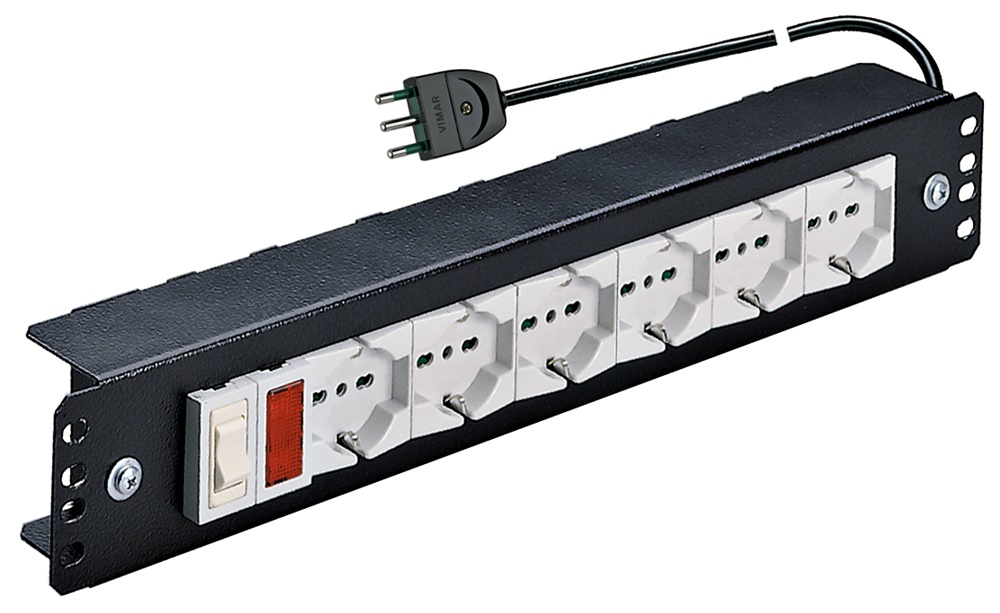 Pannello elettrico 19 6 uscite universali 16A 2P+T con magnetotermico spia cavo 3 m