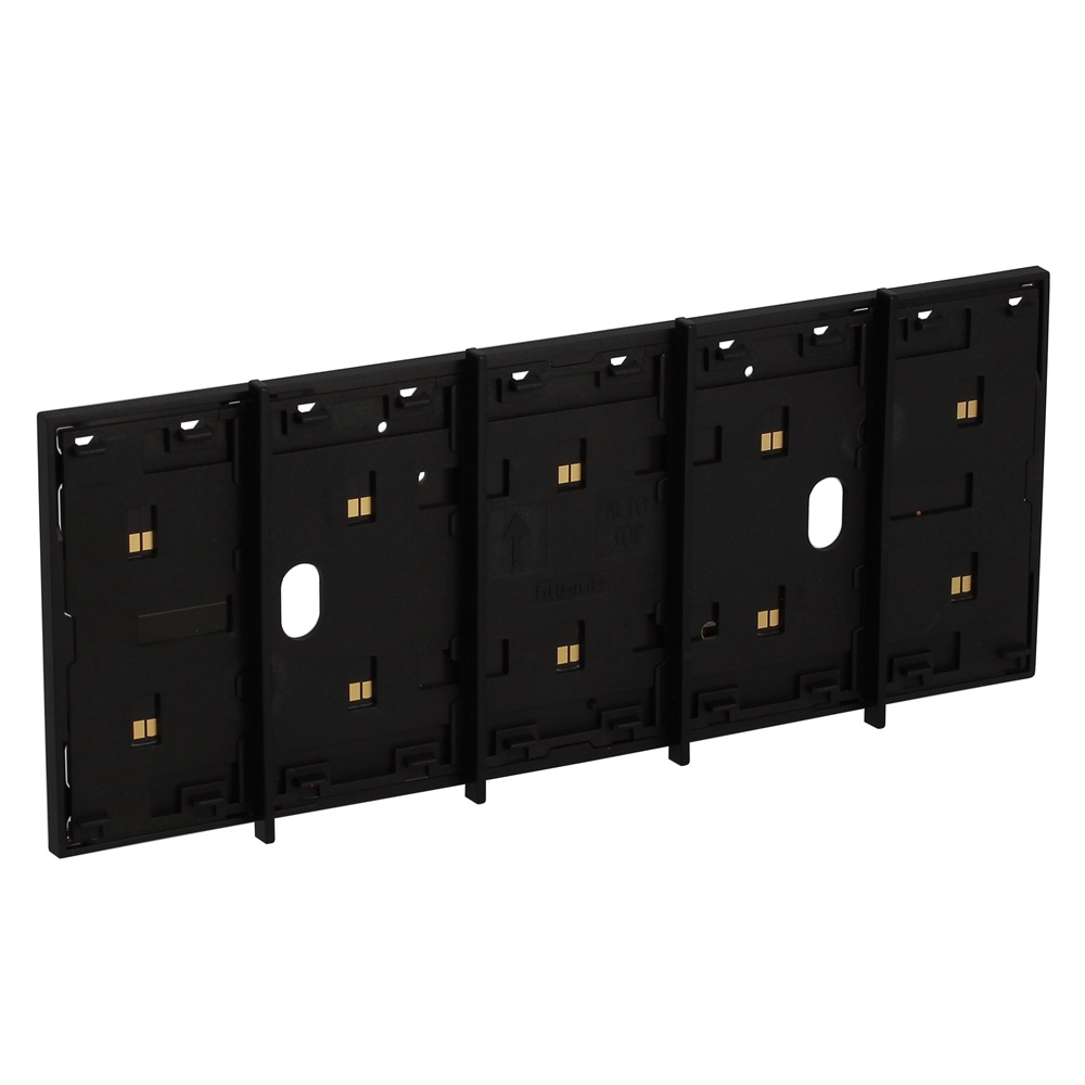Frame elettrificato 4 moduli + 1 nero con barrette estetiche per comandi digitali, installazione elettrica avanzata