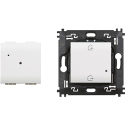 Gateway domotico bianco controllo luci tapparelle apparecchi elettrici casa connessa smartphone e assistenti vocali