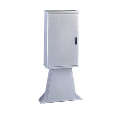 Armadio vetroresina 1 vano piedistallo serratura IP44 IK10 per installazioni industriali serie CVT-CVN 546x900x308 mm