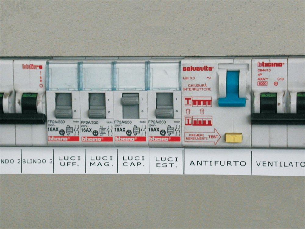 Etichetta bianca MG-17.5-PY adesiva poliestere 990777N