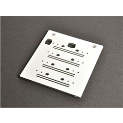 Piastra MG2-QTB robusta compatta per sistema TARG.MG-CPM01/02
