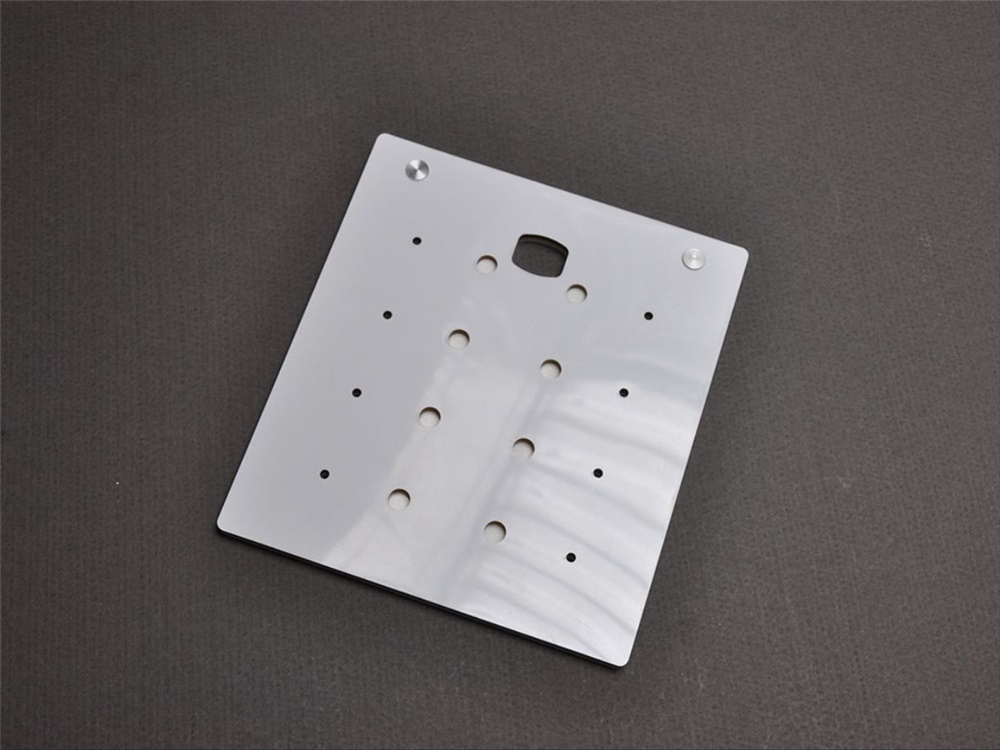 Piastra MG2-BSP resistente per installazioni elettriche professionali