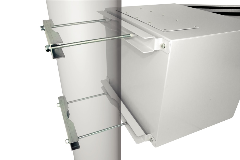 Kit fissaggio a palo acciaio galvanizzato IP55 per armadi esterni