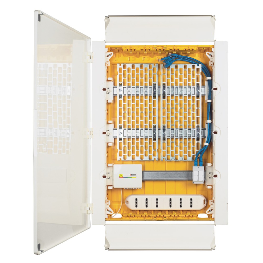 Kit centralino Home Network 54 moduli per installazioni residenziali con patch panel e connettori Cat6