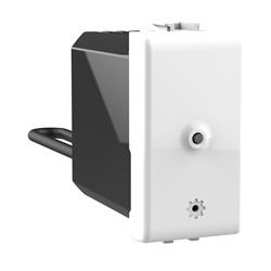 Modulo presa connesso Matix controllo remoto consumi fino 3680W 16A uso residenziale e commerciale