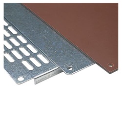 Piastra montaggio lamiera zincata 1250x750 mm per applicazioni elettriche robusta e resistente