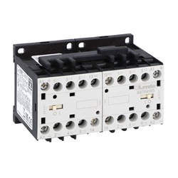 Teleinvertitore 9A AC3 4kW bobina 24VDC con interblocco meccanico e connessioni potenza industriale