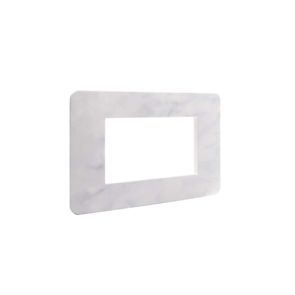 Placca MatixGO 4 moduli effetto marmo Carrara tecnopolimero per impianti elettrici residenziali e commerciali