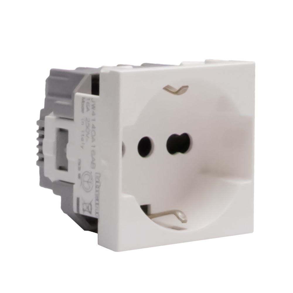 Presa elettrica italiana MatixGO P40 16A 2P+T bipasso antibatterica per uso residenziale e professionale