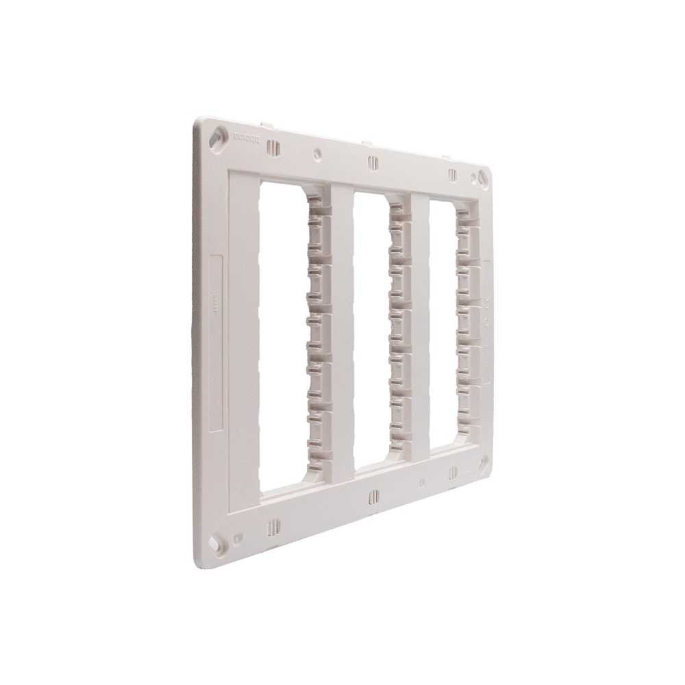 Supporto modulare MATIXGO 6+6+6 moduli per installazioni elettriche professionali montaggio a vista