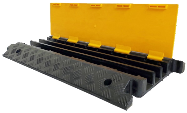Passaggio cavi carrabile 3 canali 910x68 mm resistente 20 tonnellate uso temporaneo eventi industriali