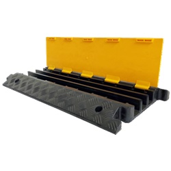 Passaggio cavi carrabile 3 canali 910x68 mm resistente 20 tonnellate uso temporaneo eventi industriali