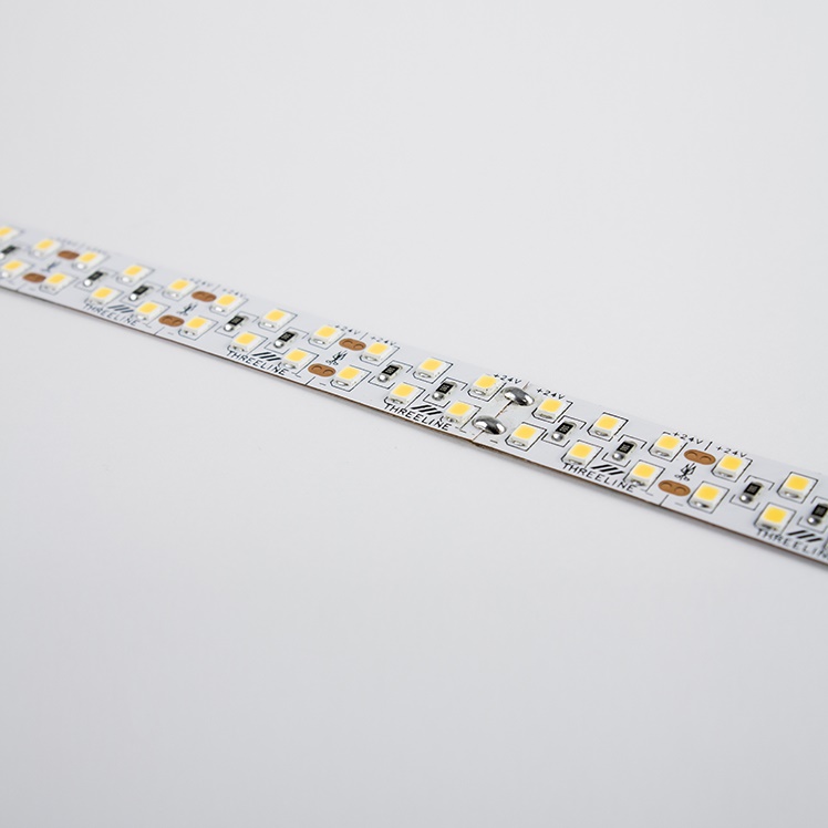 Striscia LED 19,2W/m 6000K 240LED Montaggio Superficie IP20