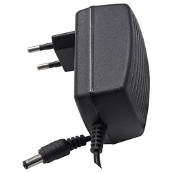 Alimentatore 12V 2A compatto con connettore 2,1x5,5 mm per dispositivi elettronici