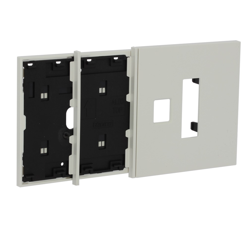 Frame elettrificato 4 moduli mostrina presa Italia + USB per comandi digitali installazione elettrica