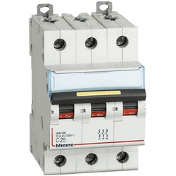 Interruttore magnetotermico 3P curva C 25A guida DIN