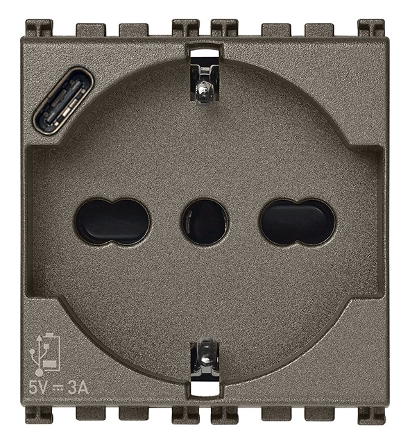 Presa 2P+T 16A universale con USB C 15W 3A Metal per dispositivi elettronici