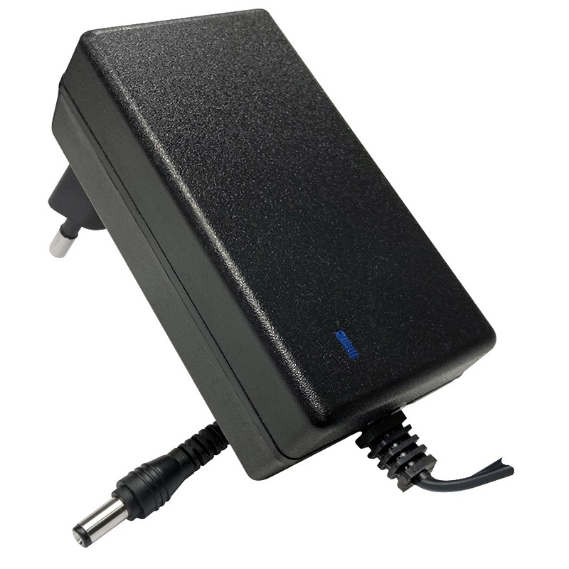 Alimentatore switching 24 V CC 2000 mA compatto alta efficienza per impianti elettrici professionali