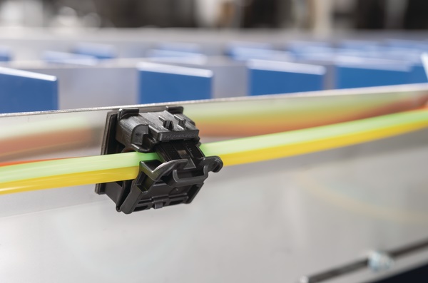 Clamp adesiva regolabile diametro 12,7-19,5mm per gestione cavi interni ed esterni