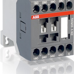 Relè ausiliario NS40E-20 24V 50/60Hz per controllo e automazione industriale