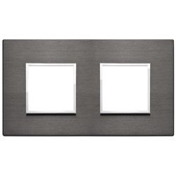 Placca 4 moduli 2+2 interasse 71 mm alluminio anodizzato grigio lava per impianti elettrici residenziali e commerciali