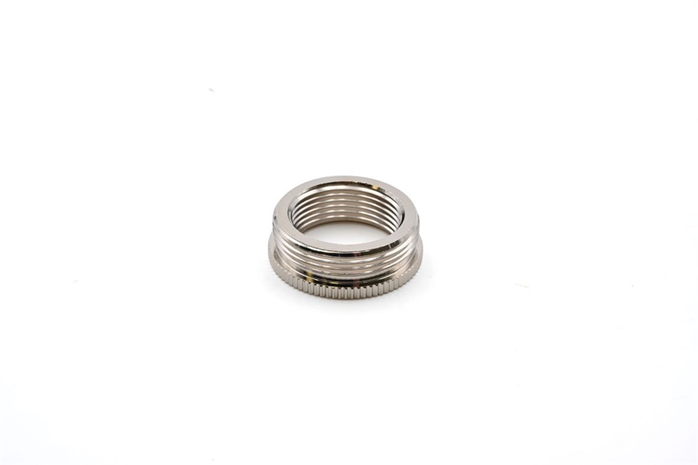 Riduzione ottone nichelato M25x1,5 a M12x1,5 per impianti elettrici resistente e durevole