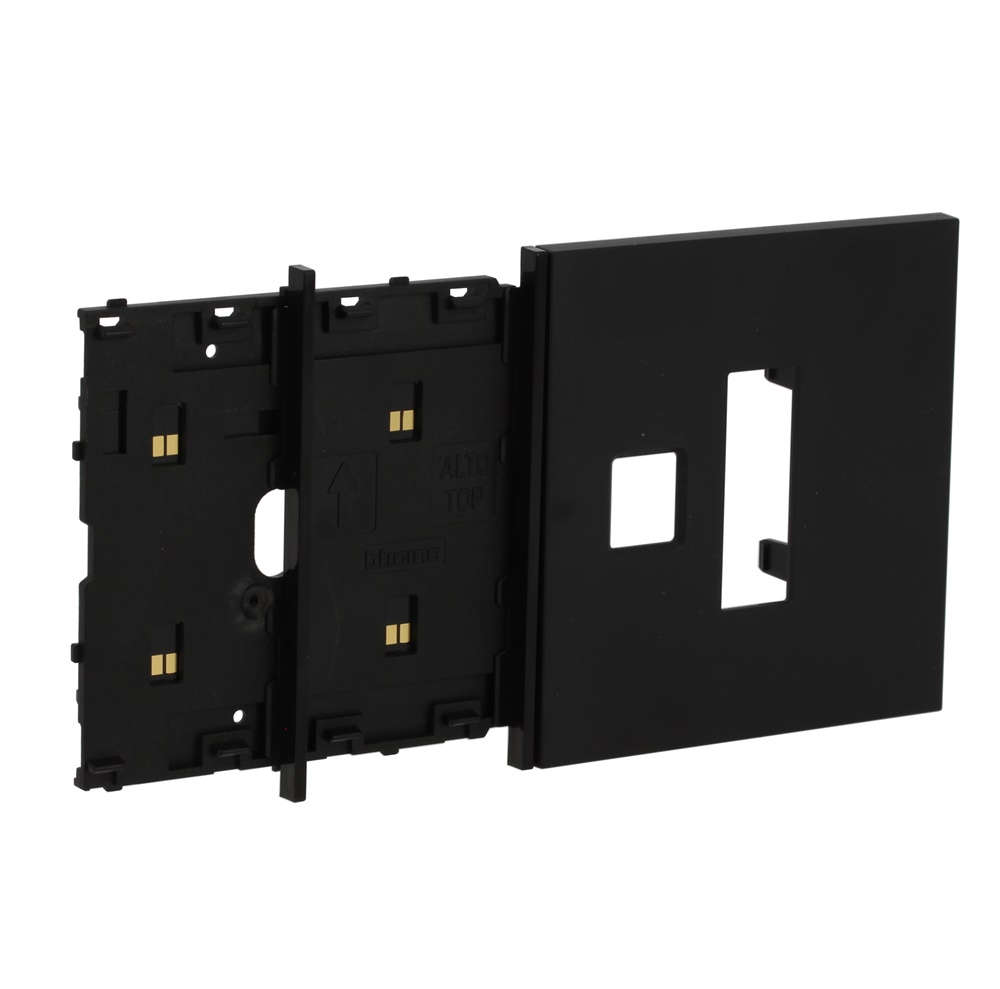 Frame elettrificato 4 moduli con mostrina presa Italia e USB per comandi digitali