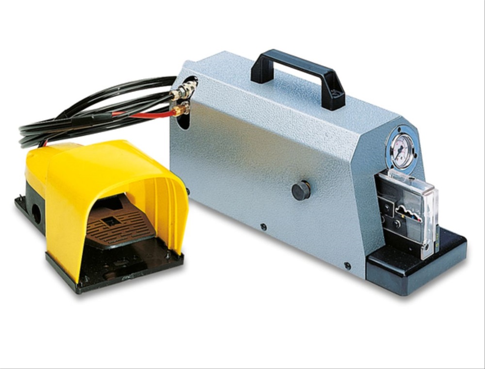 Pressa pneumatica per connettori PC 0,25-6mmq banco lavoro