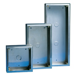 Serie Vandalcom - Custodia da parete acciaio inox 3 moduli, 142x366x58mm