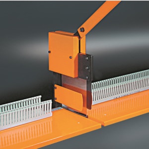 Taglierina elettrica canaline isolanti lama affilata uso professionale elettricisti