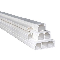 Canaletta elettrica bianca 15x18 mm compatta per gestione cavi interni