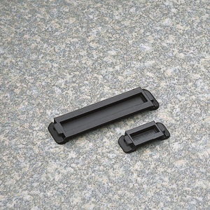 Traversa fermacavo 100 mm resistente per organizzazione e sicurezza impianti elettrici