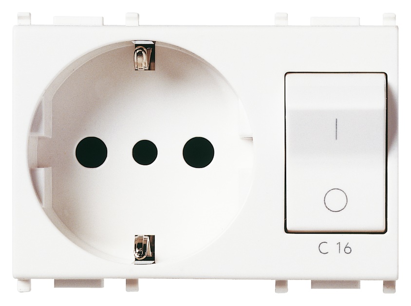 Presa 2P+T 16A P30 interbloccata magnetotermico C16 230V bianco 3 moduli