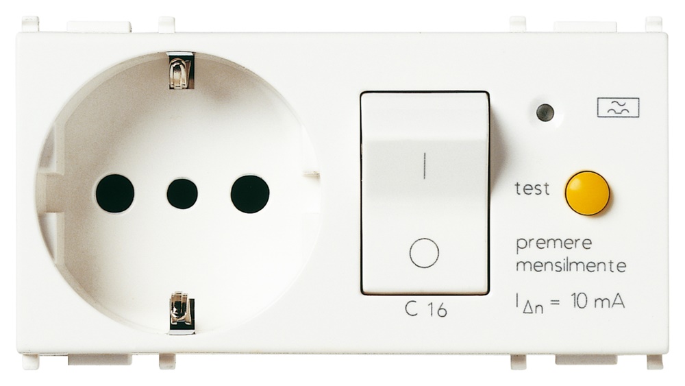 Presa elettrica 2P+T 16A tipo P30 interbloccata con magnetotermico differenziale C16 bianca per uso domestico e industriale