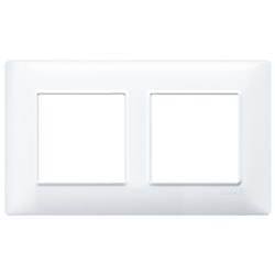 Placca 4 moduli (2+2) interasse 57 mm tecnopolimero bianco per installazioni elettriche incasso