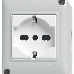 Plana-Contenitore IP40 2M+presa univers Plana 