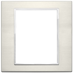 Placca 8 moduli titanio alluminio nobilitato per impianti elettrici