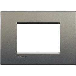 Placca quadra 3 moduli metallo serie Avenue per installazioni elettriche