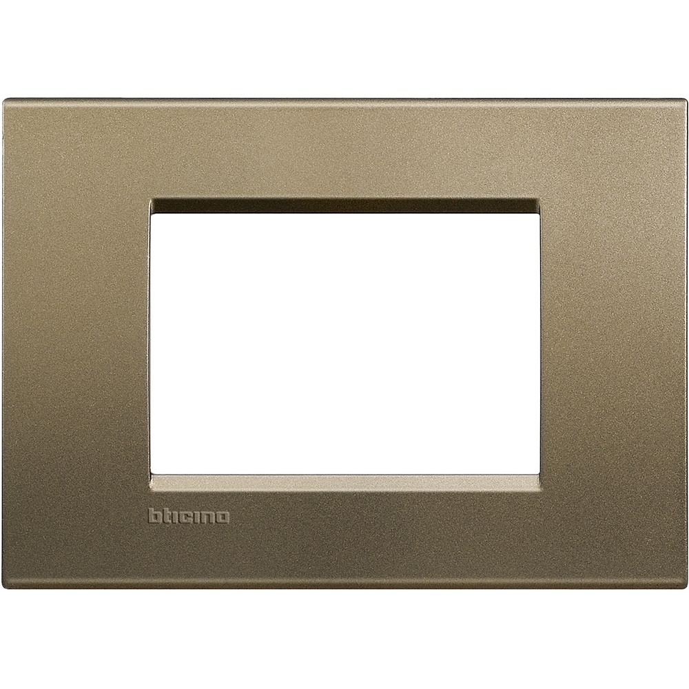 Placca 3 moduli quadrata metallo design moderno per impianti elettrici