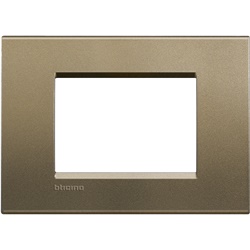 Placca 3 moduli quadrata metallo design moderno per impianti elettrici