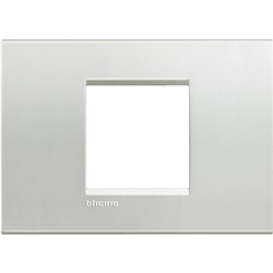 Placca quadra 2 moduli centrati argento metallo design moderno per impianti elettrici