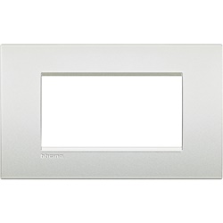 Placca 4 moduli bianco perla metallo per installazioni elettriche