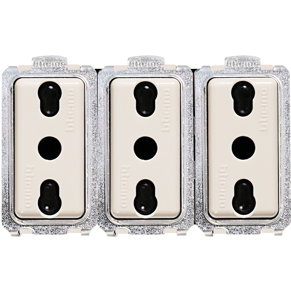 Presa triplex bipasso 2P+T 10/16A con alveoli schermati per uso domestico e professionale