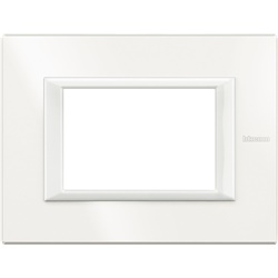 Placca incasso 3 moduli bianco metallo design elegante per impianti residenziali e professionali