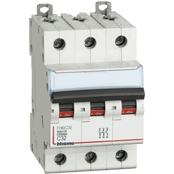 Interruttore magnetotermico 3P curva C 32A 10kA protezione impianti elettrici