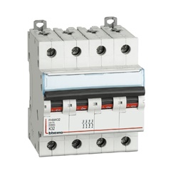 Interruttore magnetotermico 4 poli curva K 32A protezione circuiti elettrici montaggio su guida DIN